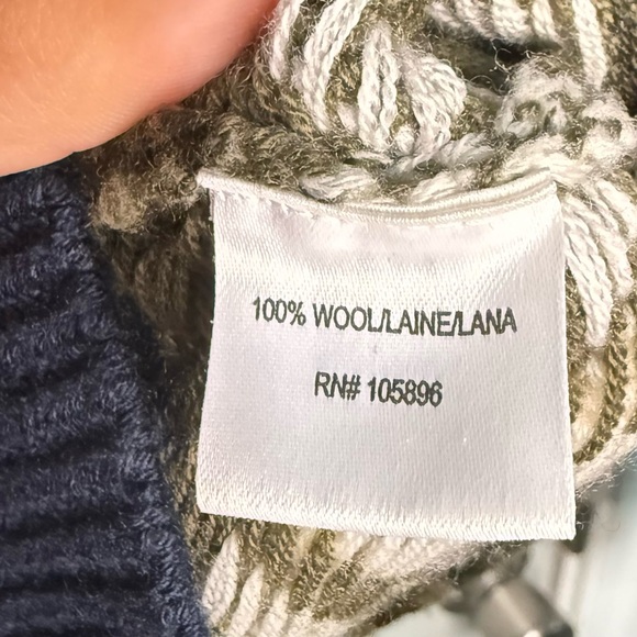 Olive Navy 100% Wool Turtleneck Sweater Fringe Fair Isle Pattern Size S - Picture 3 of 3